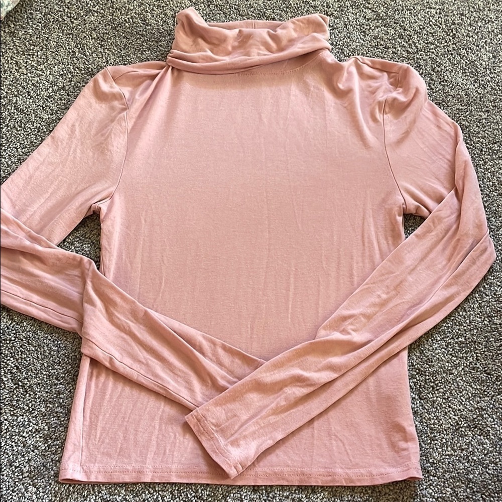 ⭐️ 3/$20 divided Pink Turtleneck Women's Top small